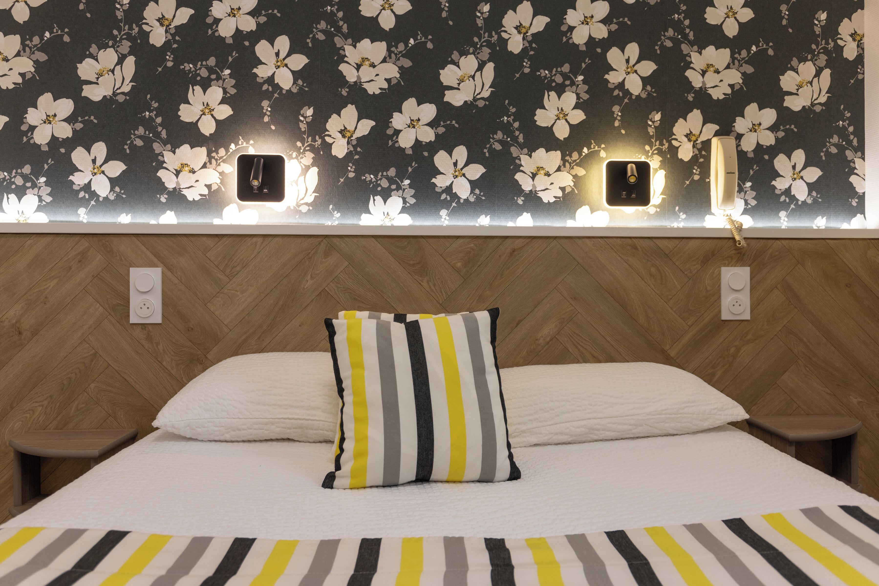 double room | 1 bedroom, individually decorated, individually furnished, desk