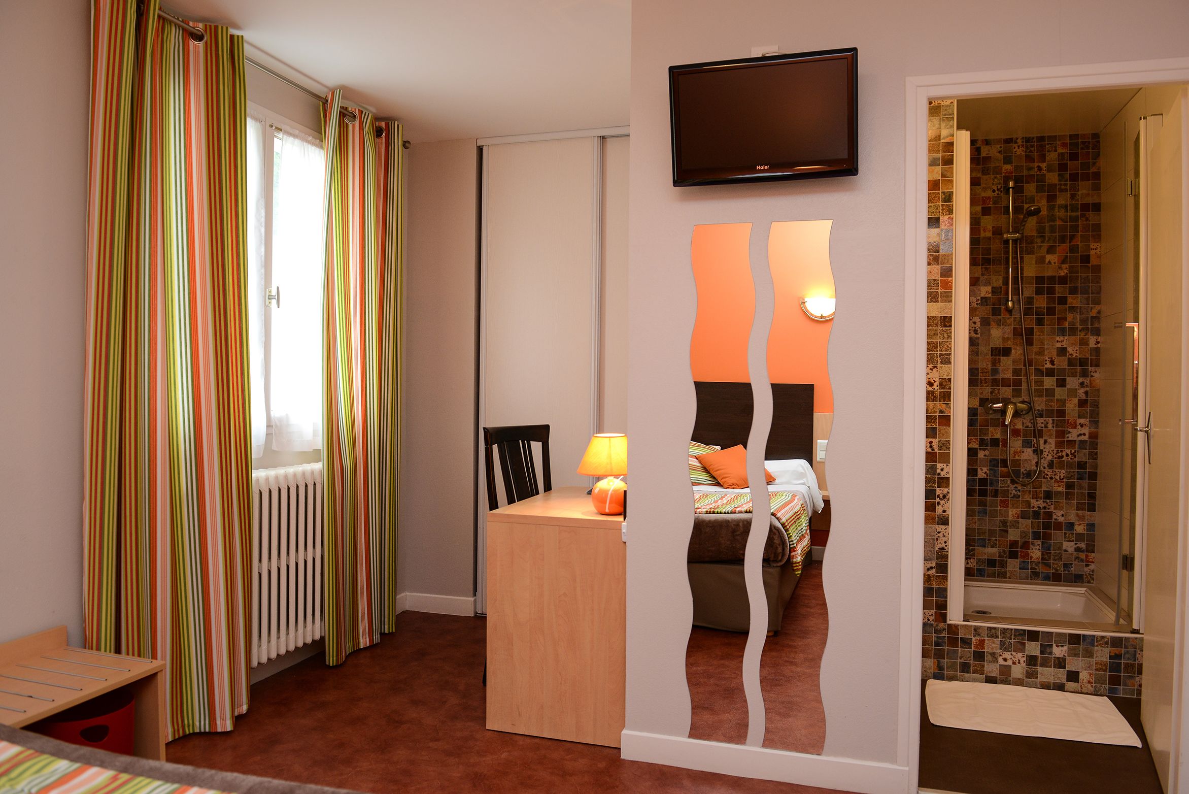 double room | 1 bedroom, individually decorated, individually furnished, desk