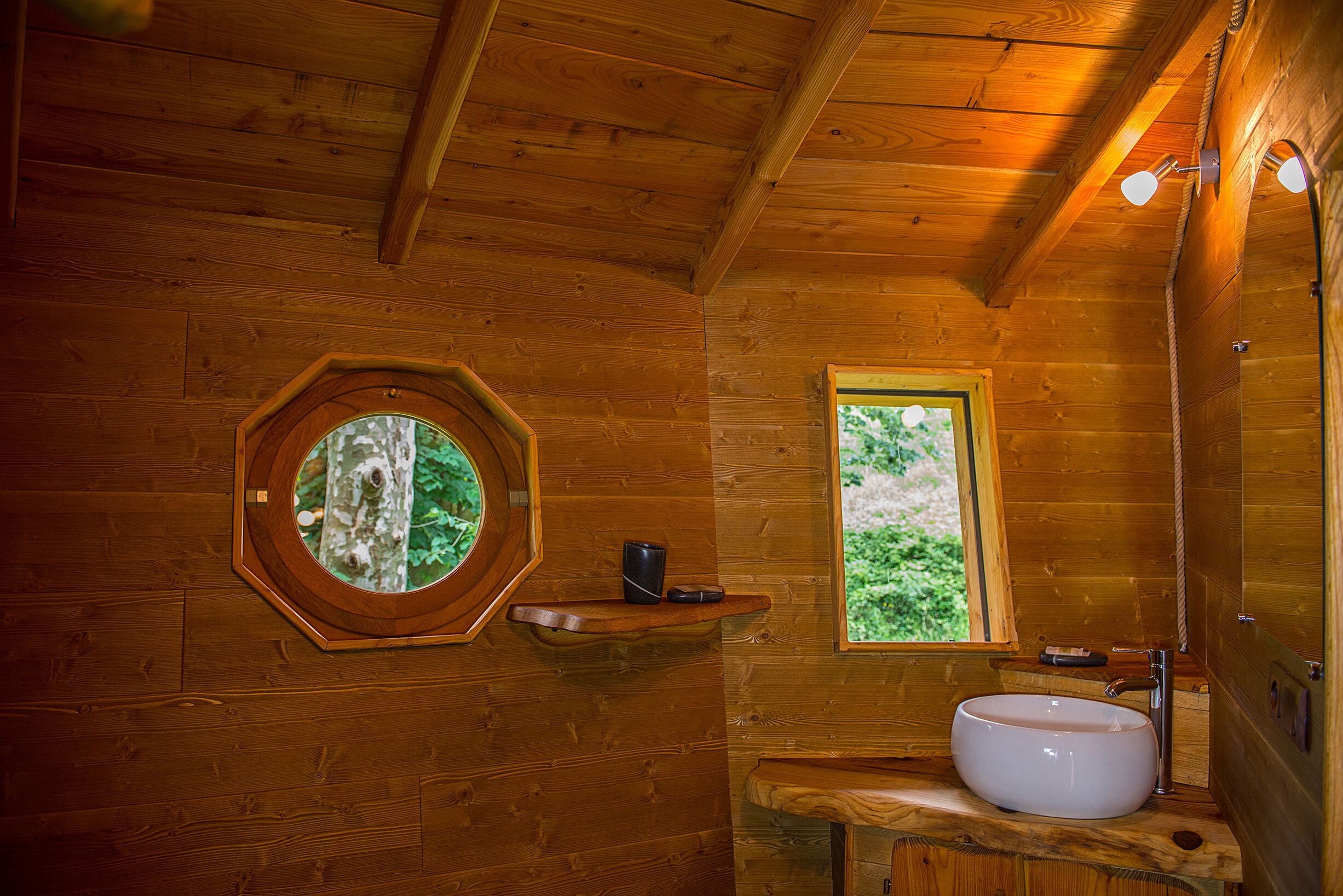 cabin | 1 bedroom, individually decorated, individually furnished, desk