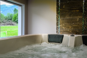 Indoor spa tub
