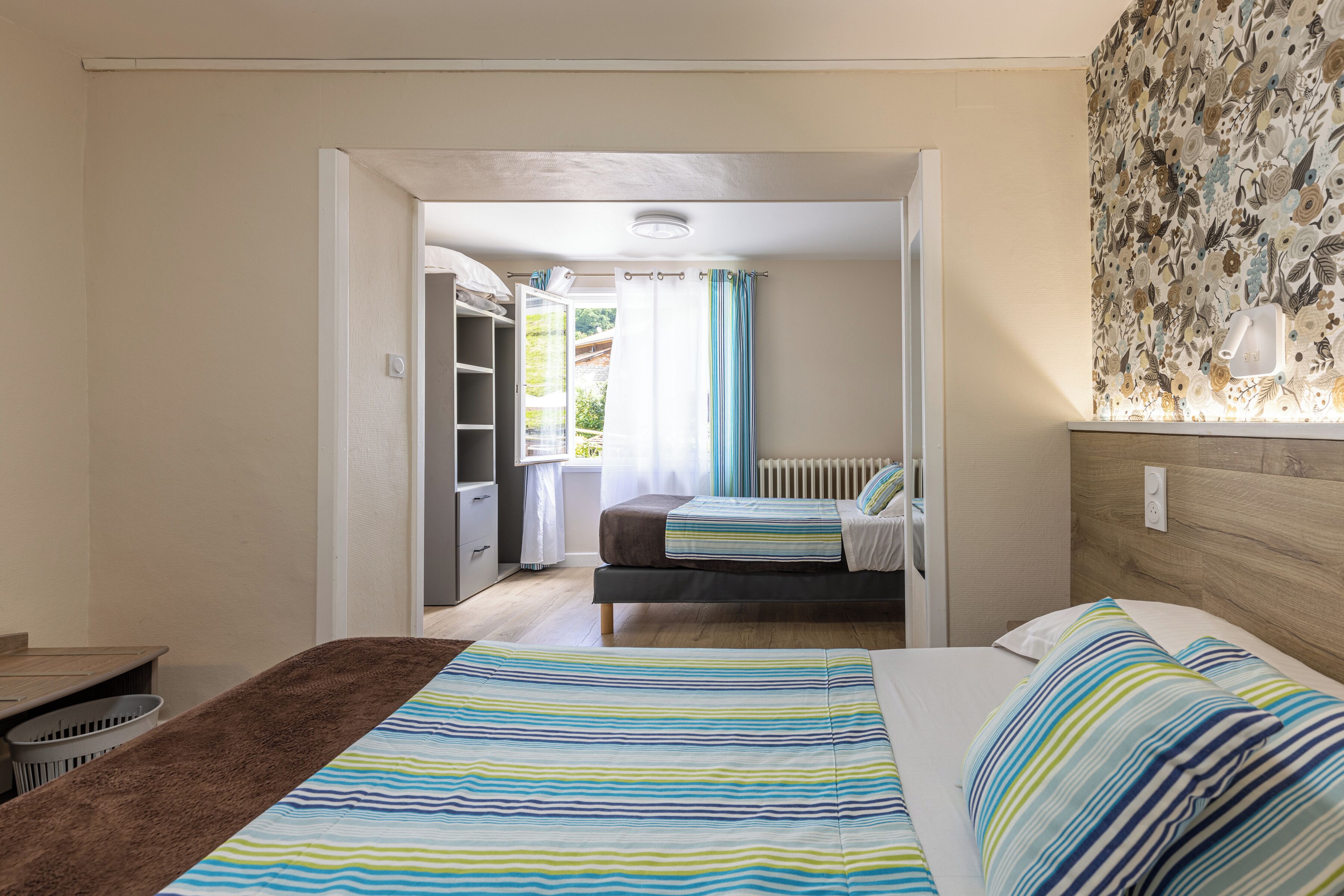 triple room | 1 bedroom, individually decorated, individually furnished, desk