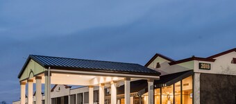 Red Roof Inn & Suites Mt Holly - McGuire AFB