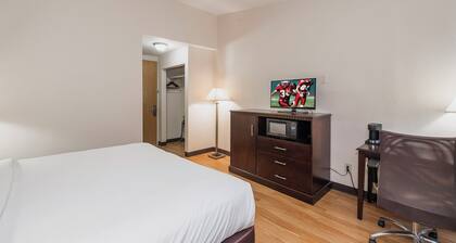Red Roof Inn & Suites Mt Holly - McGuire AFB