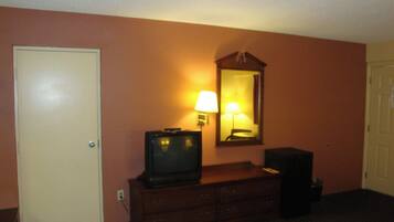 Desk, laptop workspace, iron/ironing board, free WiFi
