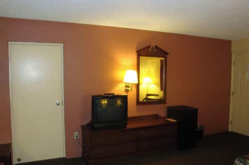 Desk, laptop workspace, iron/ironing board, free WiFi