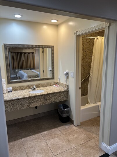 Travelodge by Wyndham Brea
