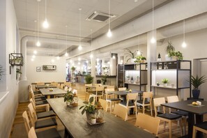 供應午餐和晚餐,地區料理