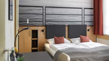 Superior Quadruple Room | In-room safe, free cribs/infant beds, free WiFi, bed sheets