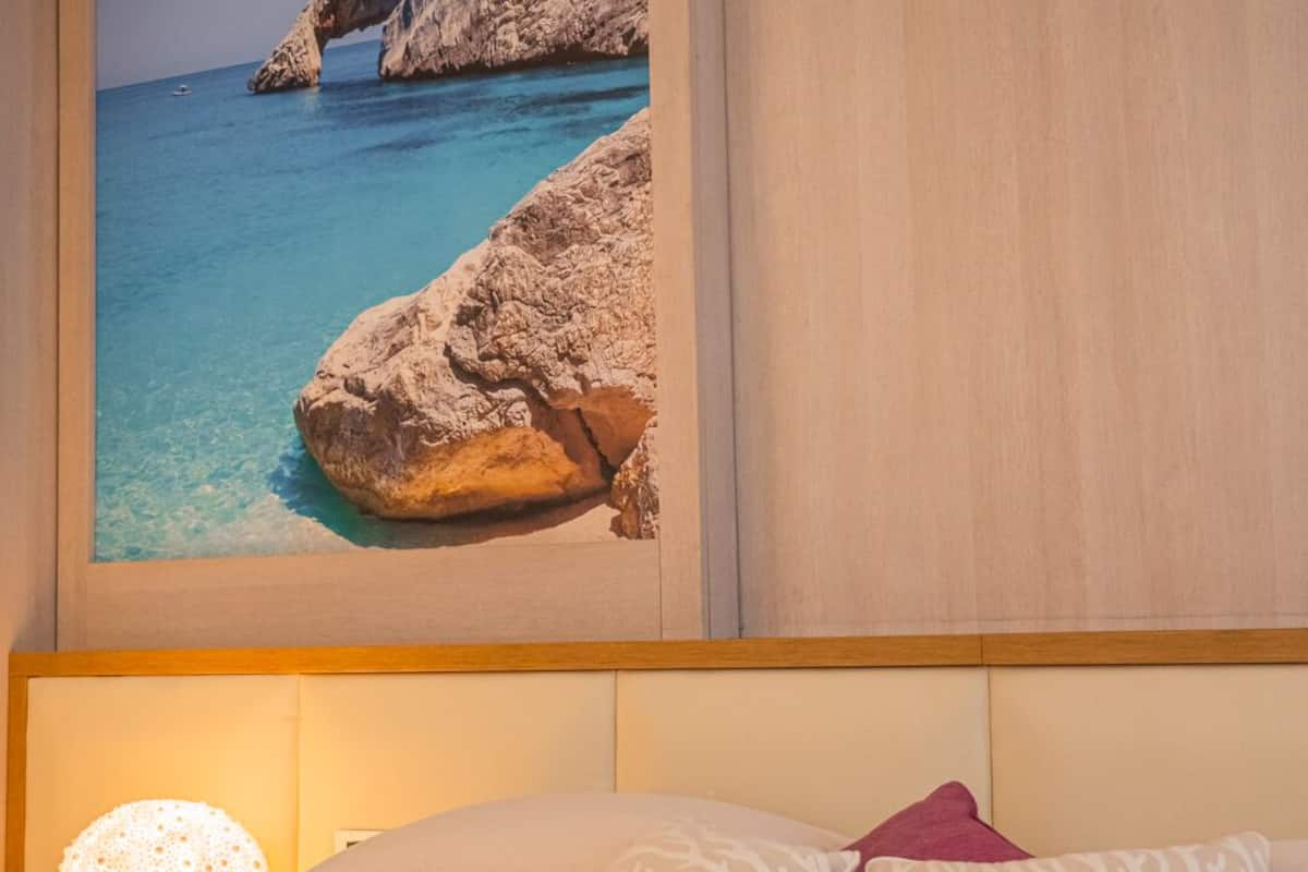 suite, 1 double bed (eclipse suite) | premium bedding, minibar, in-room safe, desk