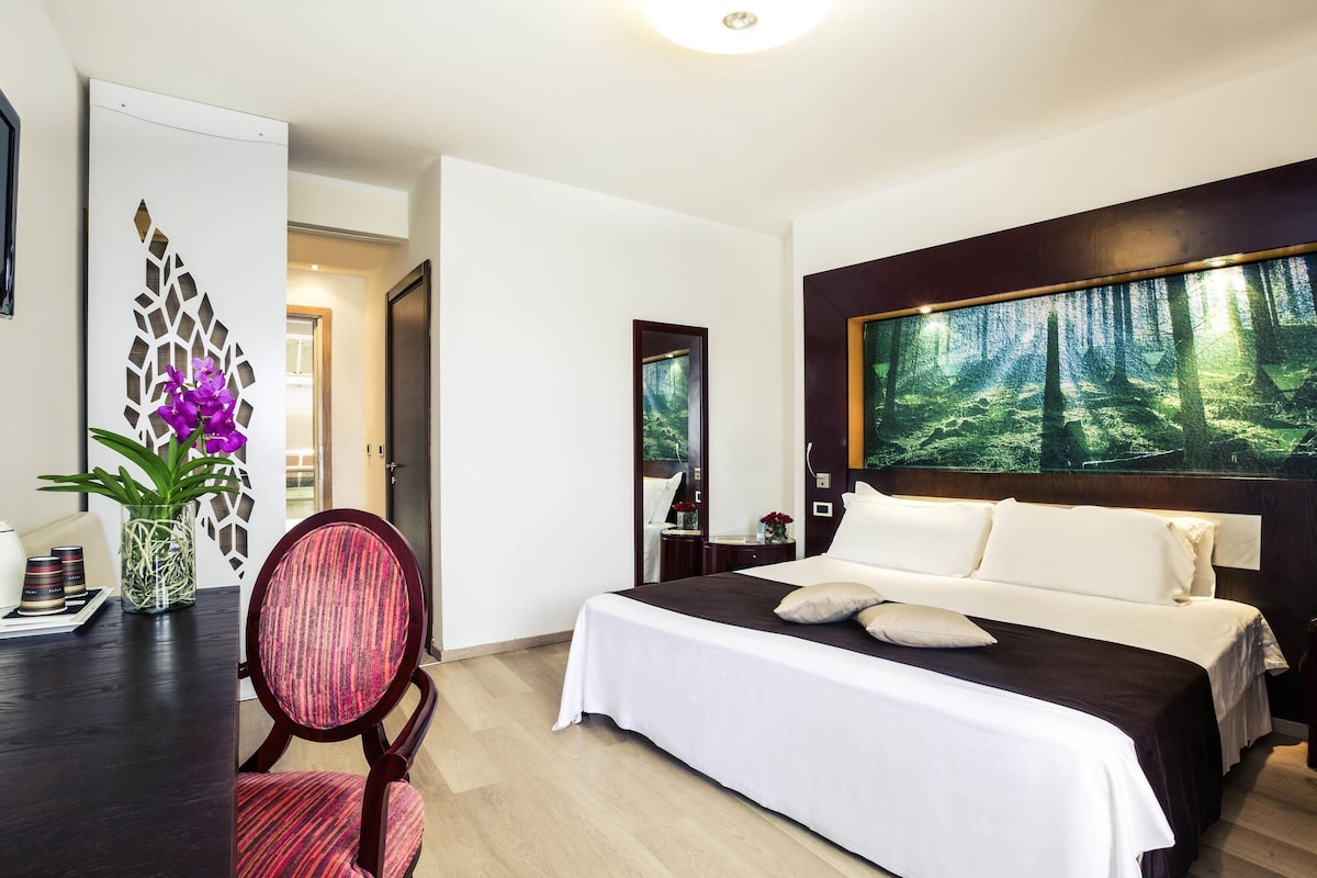 Privilege, Room, 1 Double Bed | Premium bedding, minibar, in-room safe, desk