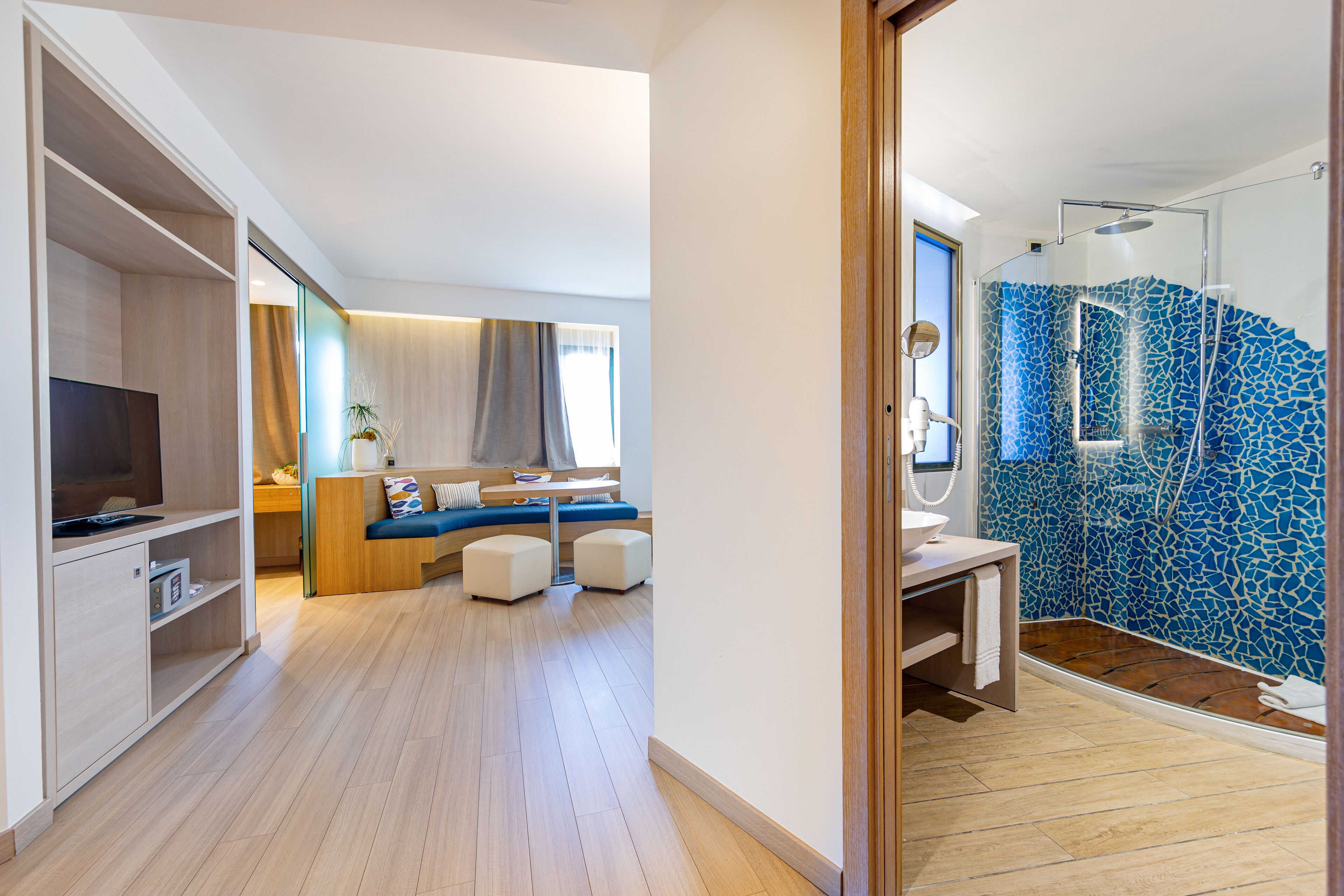 Suite, 1 cama doble (Eclipse Suite) | Ropa de cama de alta calidad, minibar, caja fuerte y escritorio
