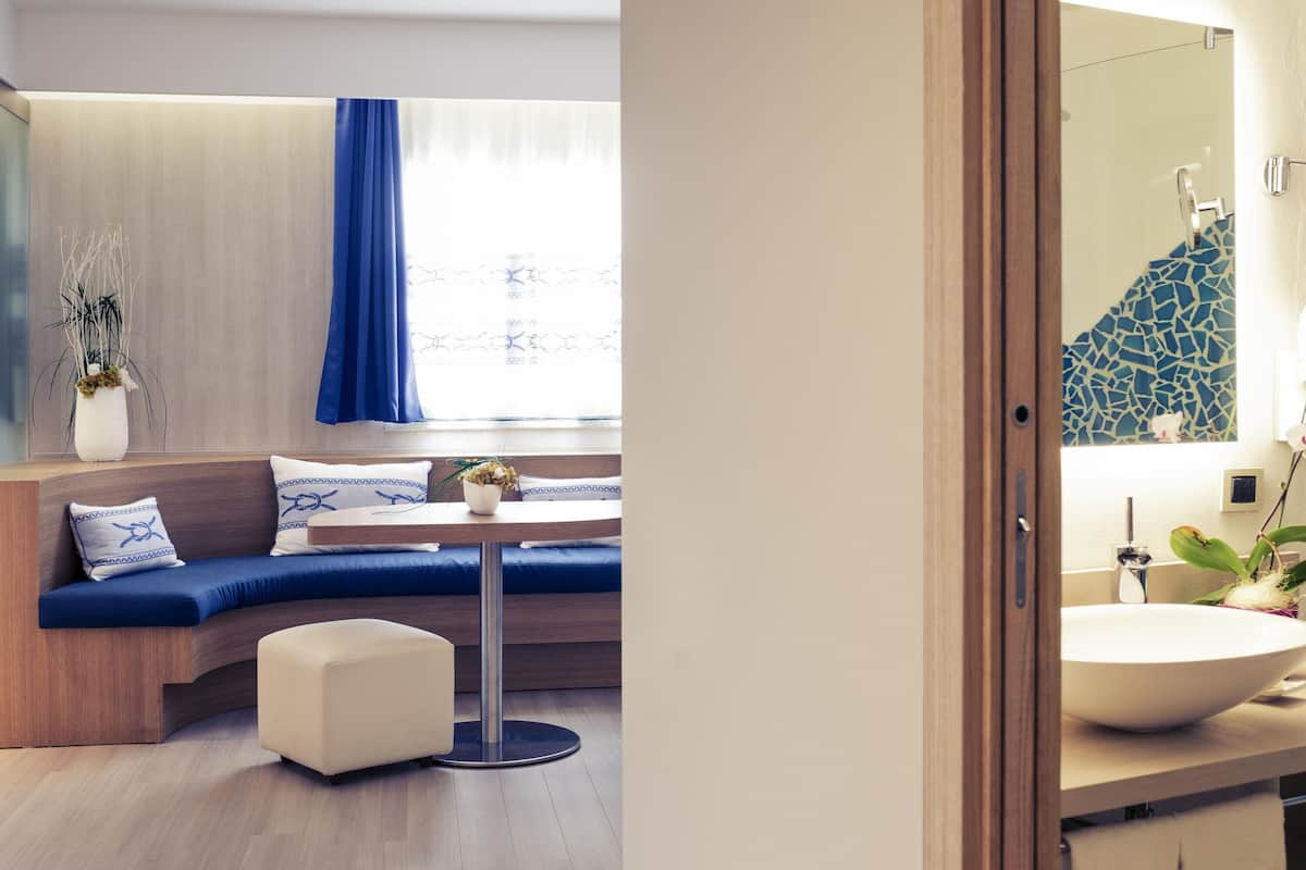 Suite, 1 Double Bed (Eclipse Suite) | Premium bedding, minibar, in-room safe, desk