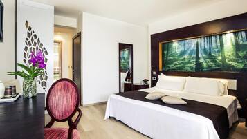 Junior Suite, 1 Double Bed with Sofa bed | Premium bedding, minibar, in-room safe, desk