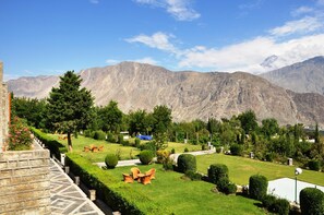 Property grounds - Gilgit Serena Hotel (Gilgit)