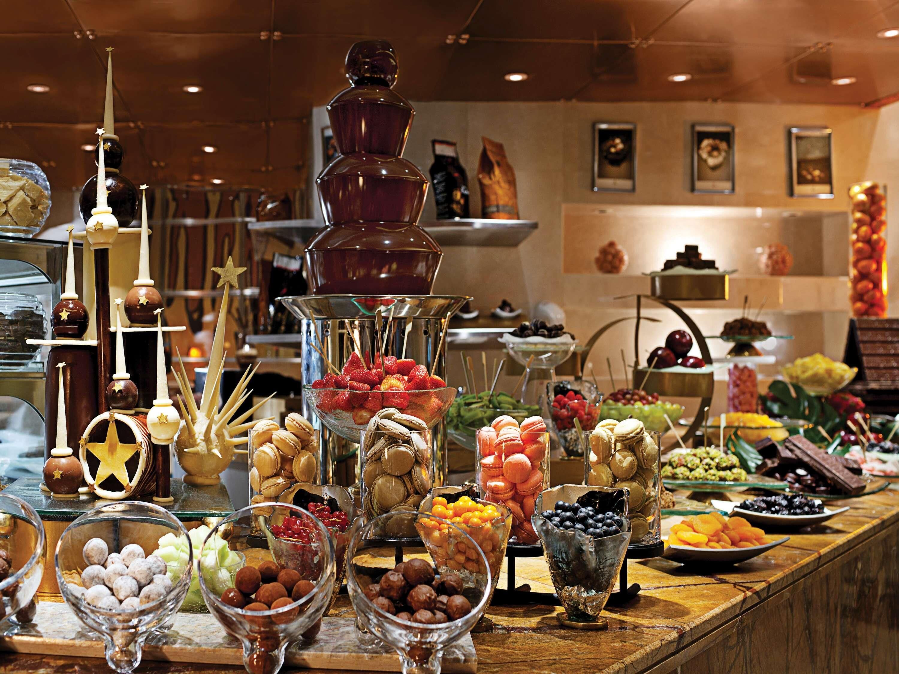 Daily buffet breakfast (SAR 130 per person)