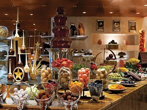Frokostbuffé hver dag (mot et tillegg)