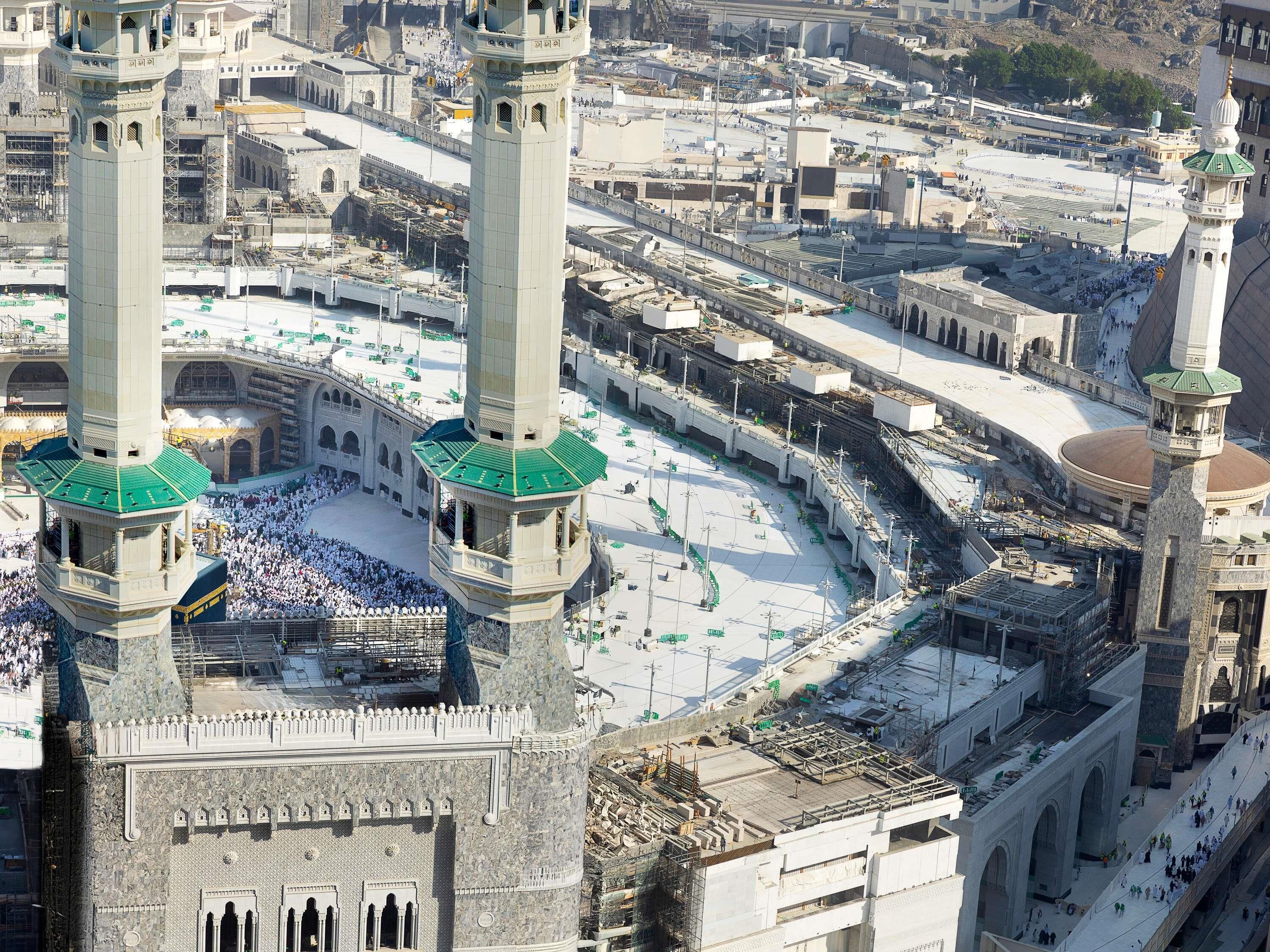 Signature Suite, 1 Bedroom (Partial Kaaba View) | Premium bedding, minibar, in-room safe, individually decorated
