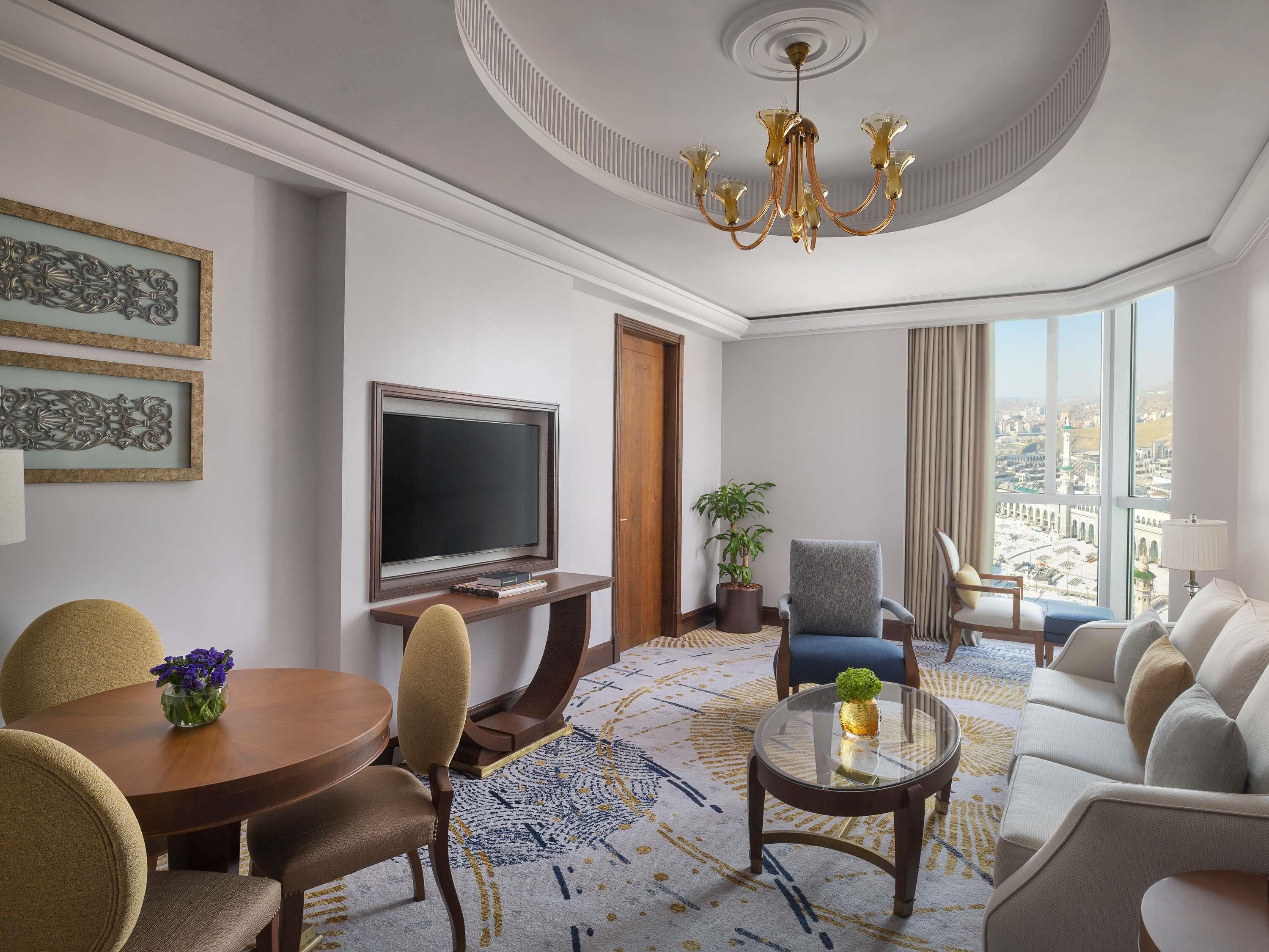 Signature Suite, 1 Bedroom, City View | Premium bedding, minibar, in-room safe, individually decorated