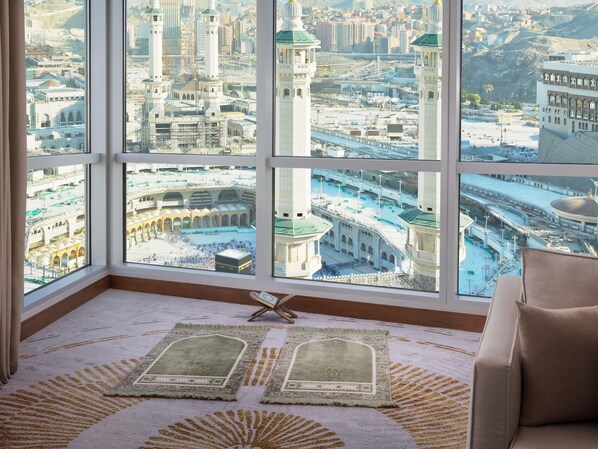 Suite panoramica, 1 camera da letto (Kaaba View) | 2 camere, biancheria da letto di alta qualità, minibar