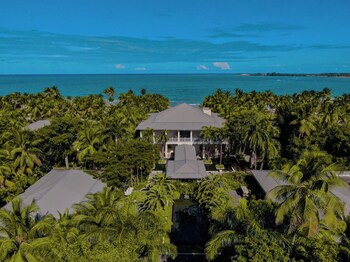 Hotel entrance and lobby at Four Seasons Resort and Residence Puerto Rico