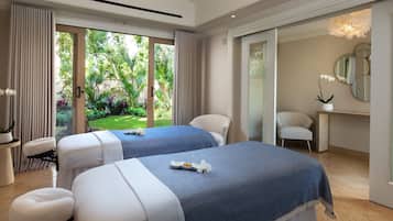 Couples treatment room(s), sauna, hot tub, steam room, body treatments