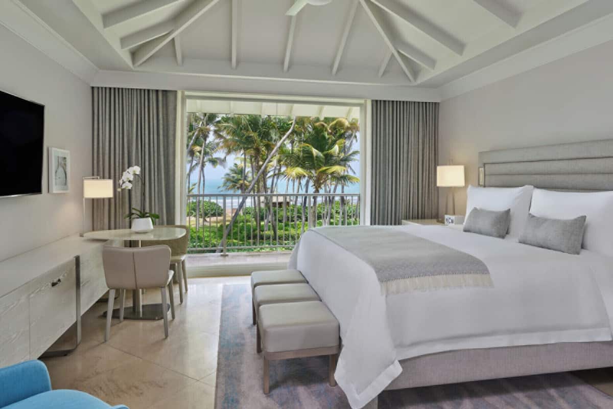 Room, 1 King Bed, Oceanfront (Balcony) | Egyptian cotton sheets, premium bedding, down comforters, pillowtop beds