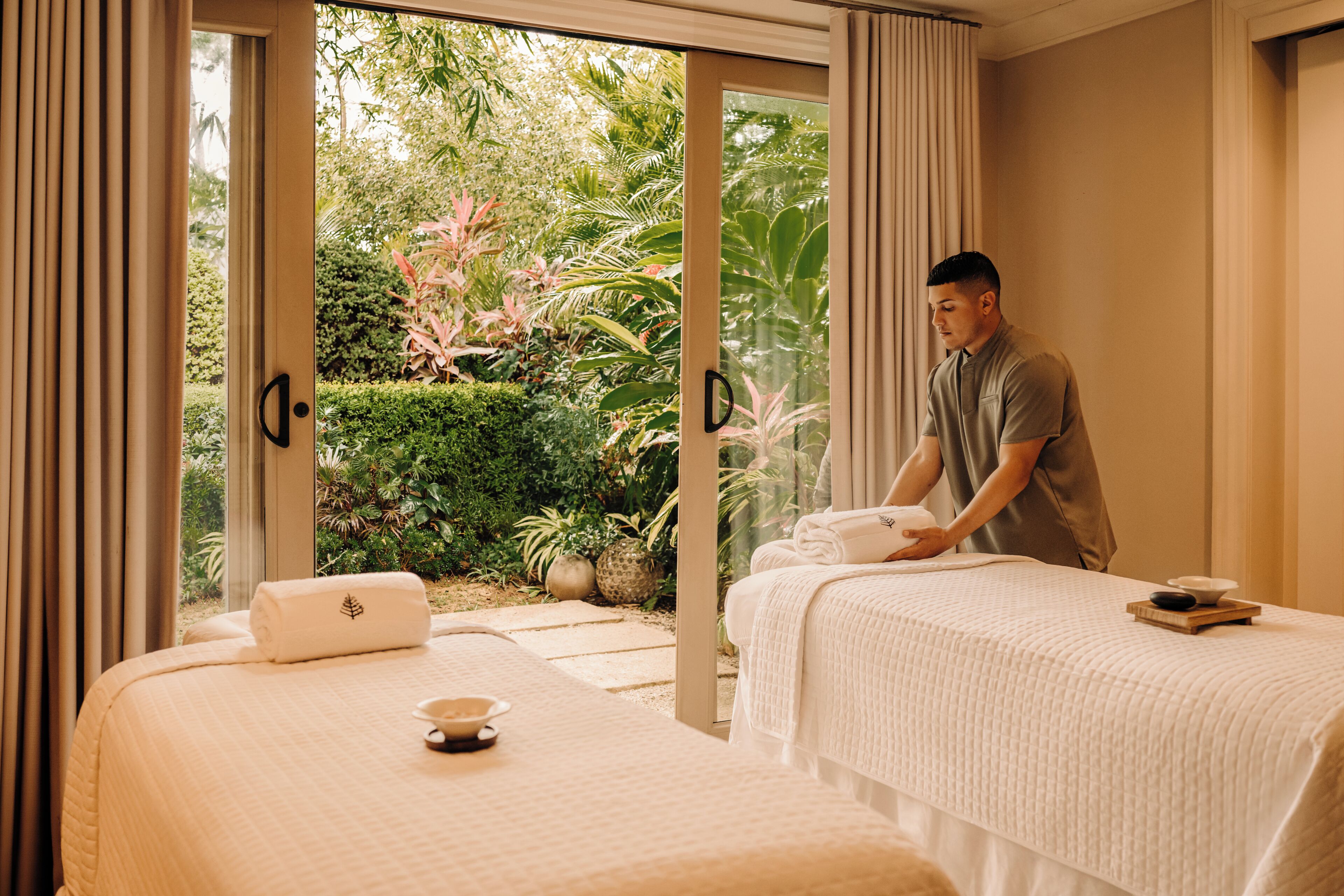 Couples treatment rooms, sauna, hot tub, steam room, body treatments