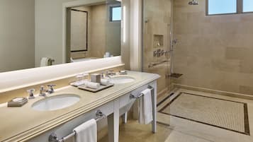 1 bedroom, Egyptian cotton sheets, premium bedding, down duvets