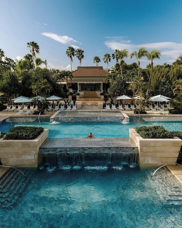 Outdoor pool, sun loungers. Four Seasons Resort and Residence Puerto Rico