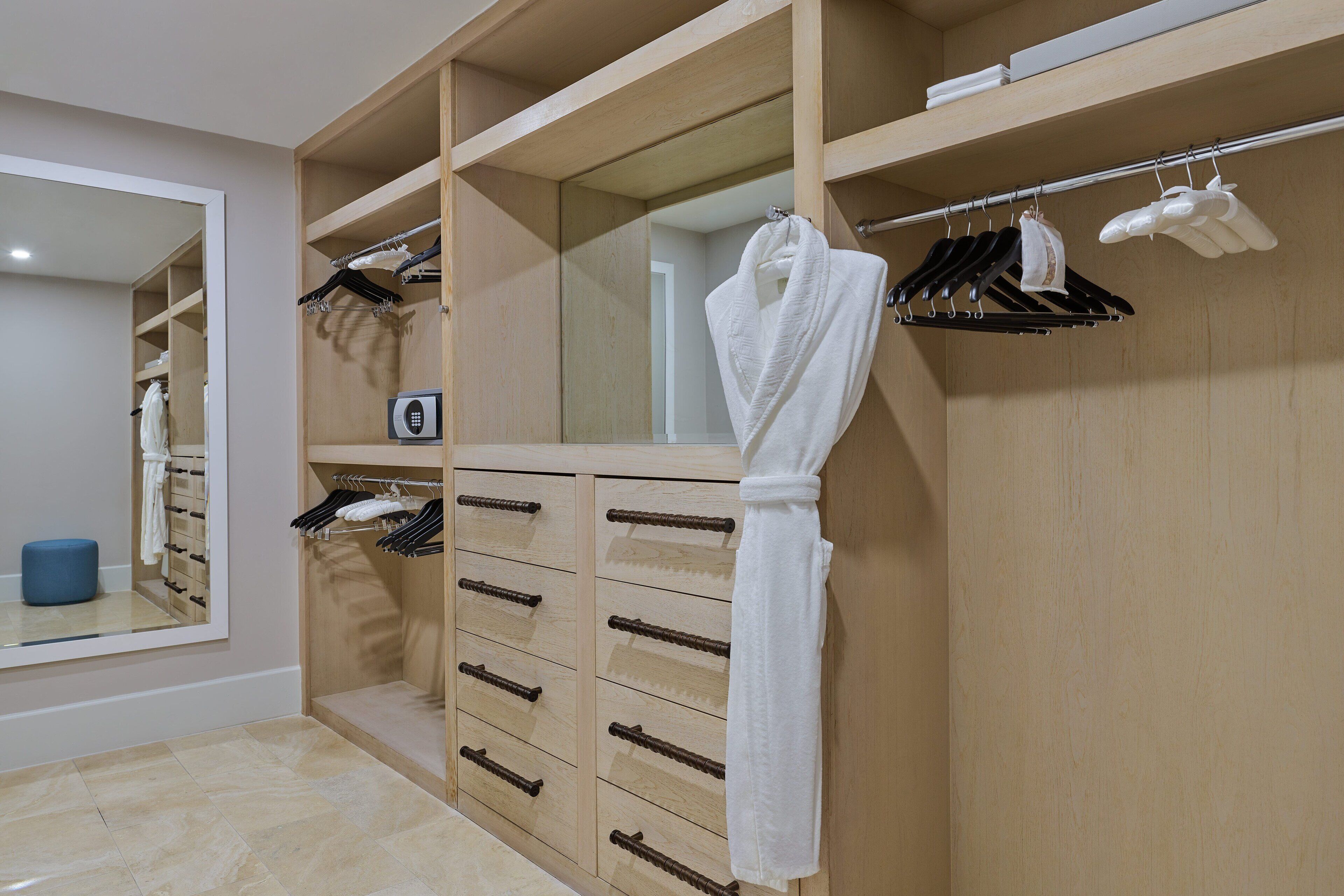 suite, 1 bedroom, non smoking, balcony (oceanfront) | 1 bedroom, egyptian cotton sheets, premium bedding, down duvets