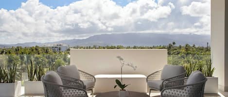 Luxury Room, 4 Bedrooms, Non Smoking, Oceanfront | Property amenity