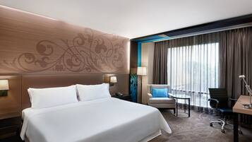 Paradox Signature Room - King | 1 bedroom, minibar, in-room safe, desk