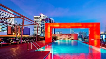 Outdoor pool, pool loungers