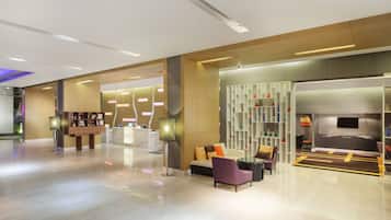 Coin salon dans le hall