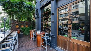 Thức ăn và đồ uống