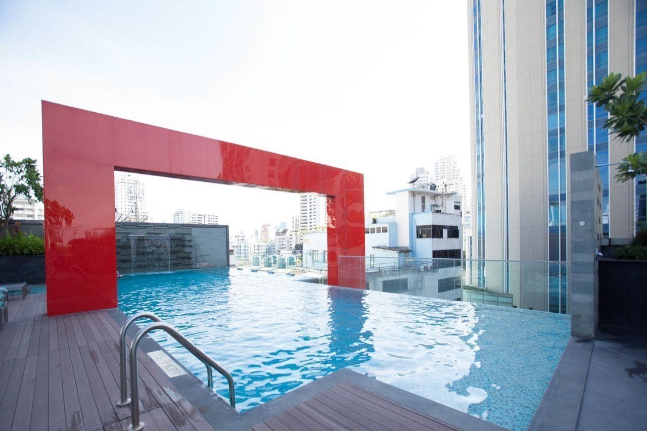 屋外プール、サンラウンジャー