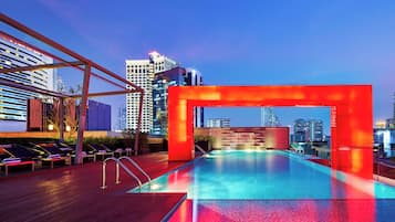 Outdoor pool, pool loungers