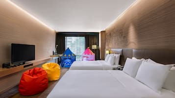 Phòng dành cho gia đình, 2 giường cỡ queen | 1 phòng ngủ, minibar, két bảo mật tại phòng, bàn