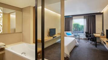 1 phòng ngủ, minibar, két bảo mật tại phòng, bàn