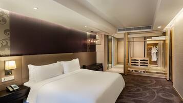 1 bedroom, minibar, in-room safe, desk