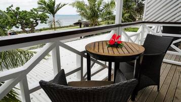 Deluxe tweepersoonskamer, balkon, uitzicht op zee | Uitzicht vanaf balkon