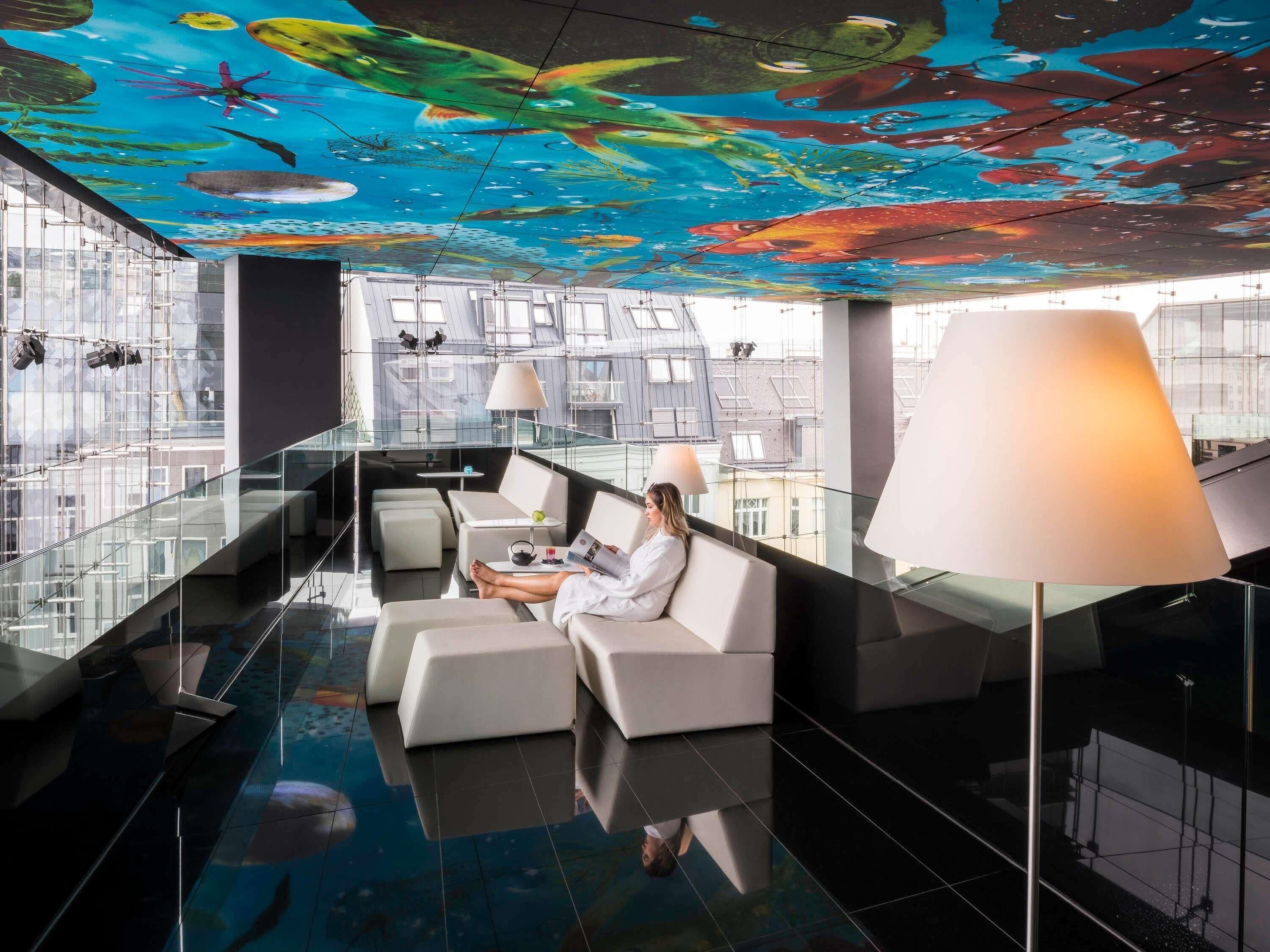 Couples treatment rooms, hot tub, body treatments, aromatherapy