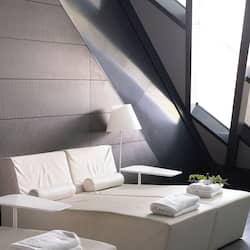 Couples treatment rooms, hot tub, body treatments, aromatherapy