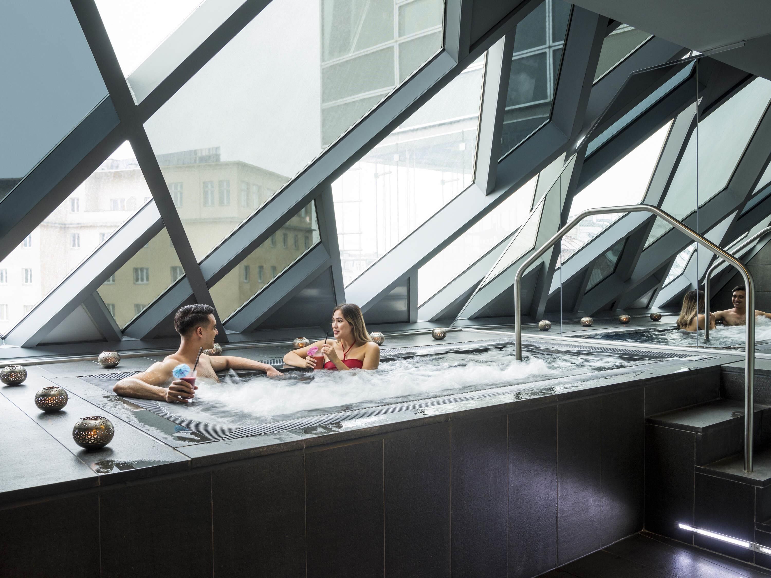 Hồ bơi trong nhà