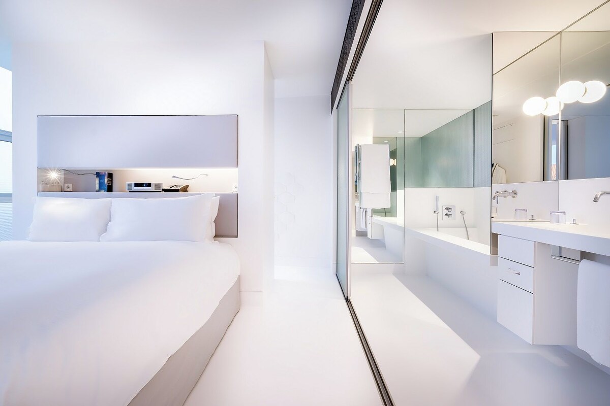 Ropa de cama de alta calidad y minibar 