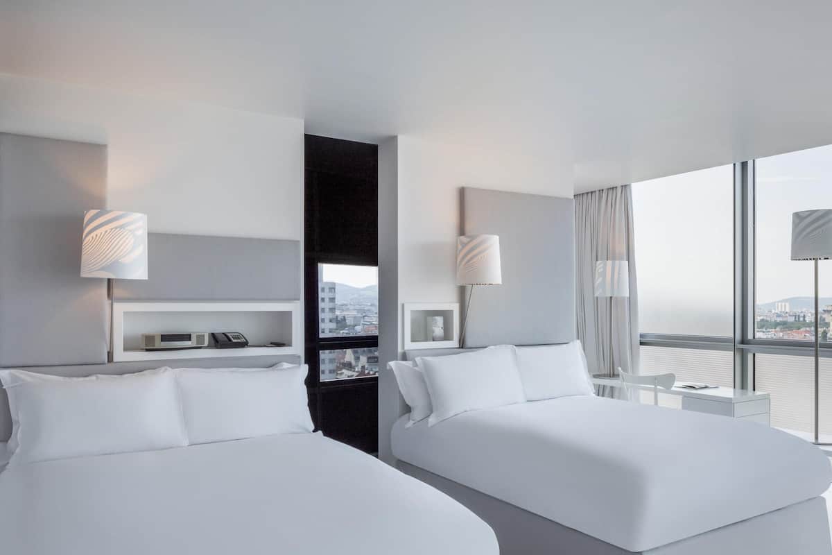 SO/ Urban, Ferris Wheel View (Room) | Premium bedding, minibar, in-room safe, individually decorated