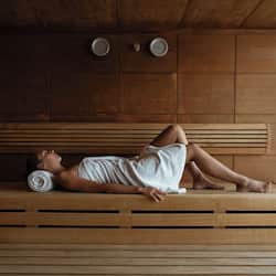 Couples treatment rooms, hot tub, body treatments, aromatherapy