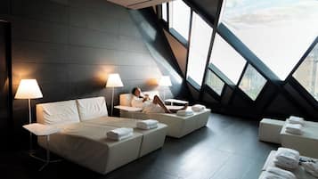 Couples treatment rooms, hot tub, body treatments, aromatherapy