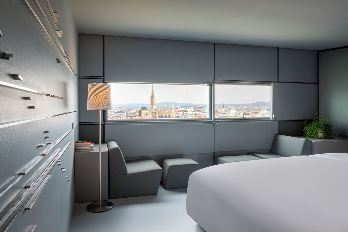 Ropa de cama de alta calidad y minibar 