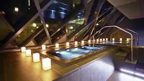 Couples treatment rooms, hot tub, body treatments, aromatherapy